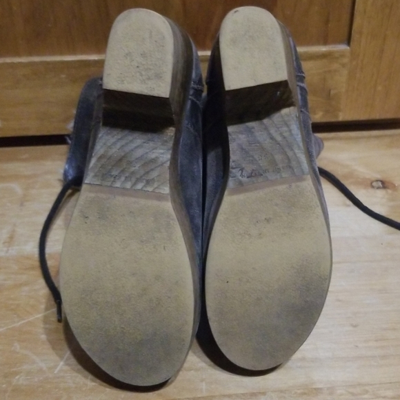 Boots - Picture 4 of 5